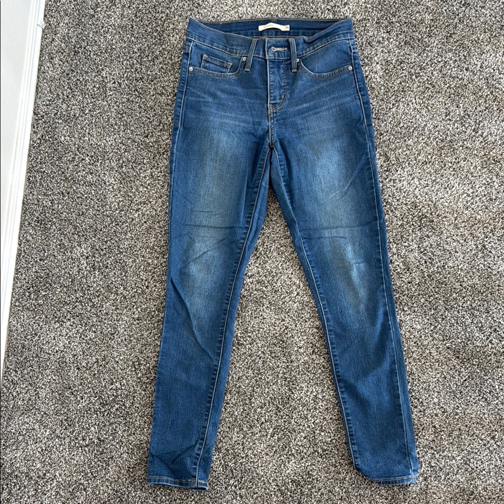 Women's Levi Strauss 311 shaping skinny jean. Size 25